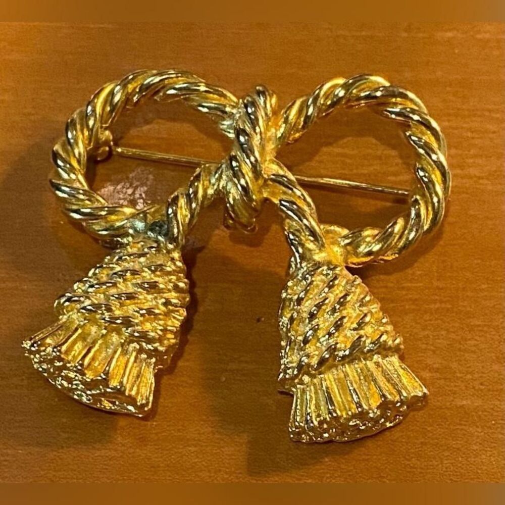 Gold Tone Rope Tassel Bow Brooch Pin Textured Statement 1.5” Jewelry Vintage